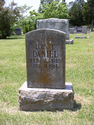 Lois Elizabeth Daniel (1910-1914) gravestone at Birchwood Cemetery, Roxboro, North Carolina.<br>Sour