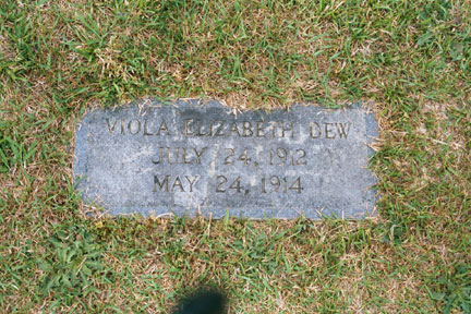 Viola Elizabeth Dew (1912-1914) gravestone.<br>Source: Allen Dew, Creedmoor, North Carolina