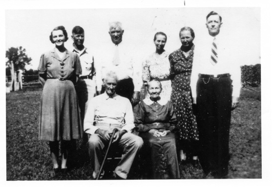 Courtney Koonce and wife Jessie Della Koonce; back row - Una Mae, Wiley, Allison, Julia, Little Caro