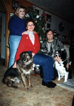 Mary Avant Kraft (middle) - Steven Scott Kraft - Jessica Lynn Kraft (left).<br>Source: Jennifer Harv